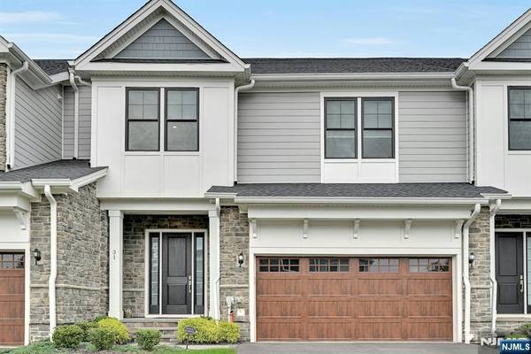 31 St Andrews CIR, River Vale, NJ 07675