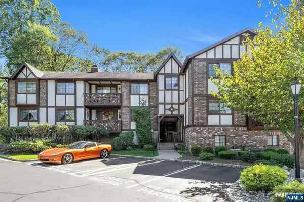 1008 Thoreau CT, Mahwah, NJ 07430