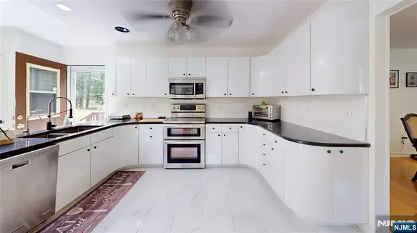 Hopatcong, NJ 07843,335 Elmira TRL