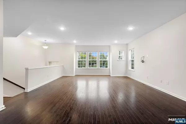 Cresskill, NJ 07626,201 Orchard TER