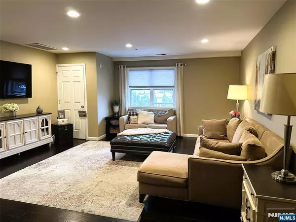 Hackensack, NJ 07601,39 Union ST #105