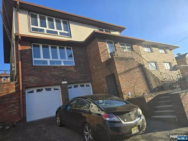 222 7th ST #2FL, Palisades Park, NJ 07650