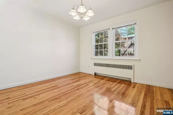 Montclair, NJ 07042,12 Mountain AVE #38