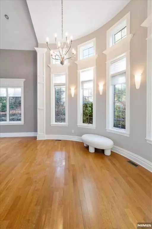 Franklin Lakes, NJ 07417,613 Knollwood RD