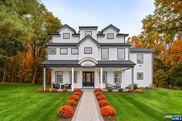 286 Squaw Brook RD, North Haledon, NJ 07508