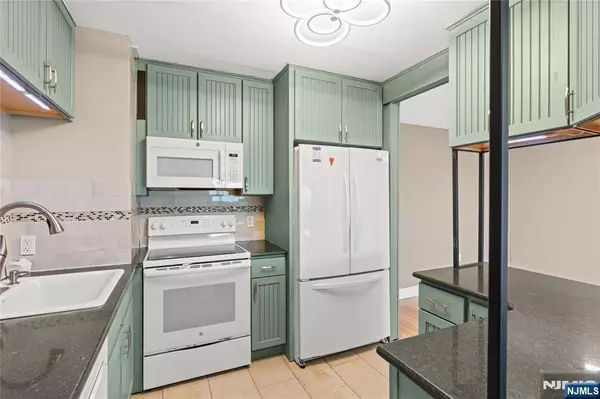 Passaic, NJ 07055,170-202 Lafayette Ave #6i