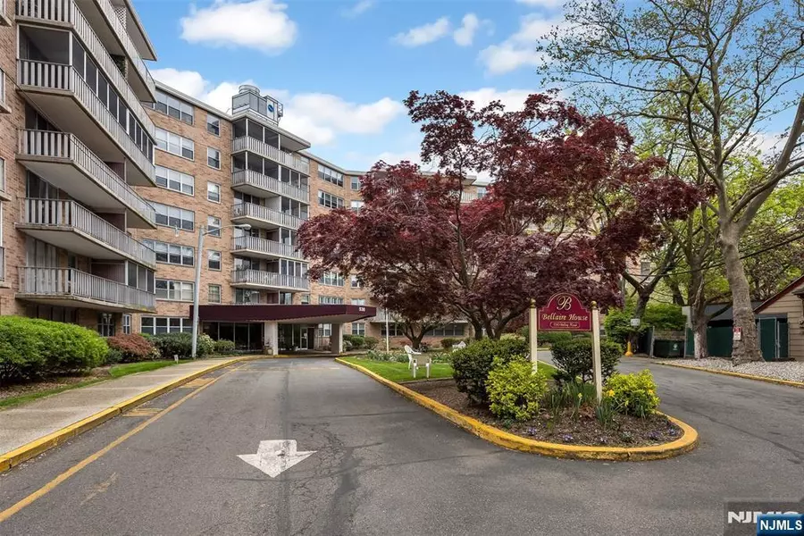530 Valley RD #2M, Montclair, NJ 07043
