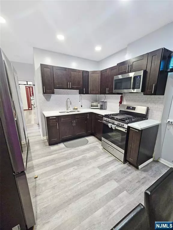 Newark, NJ 07103,367 Morris AVE