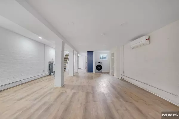 Newark, NJ 07104,13 2nd AVE #B