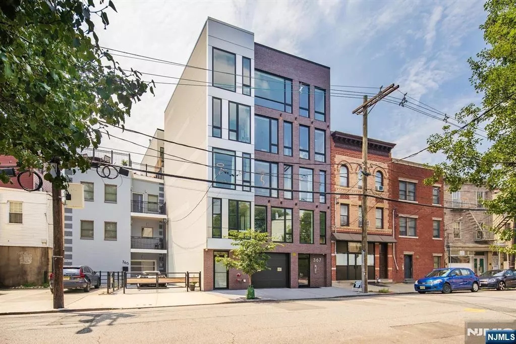 Jersey City, NJ 07302,367 3rd ST #401