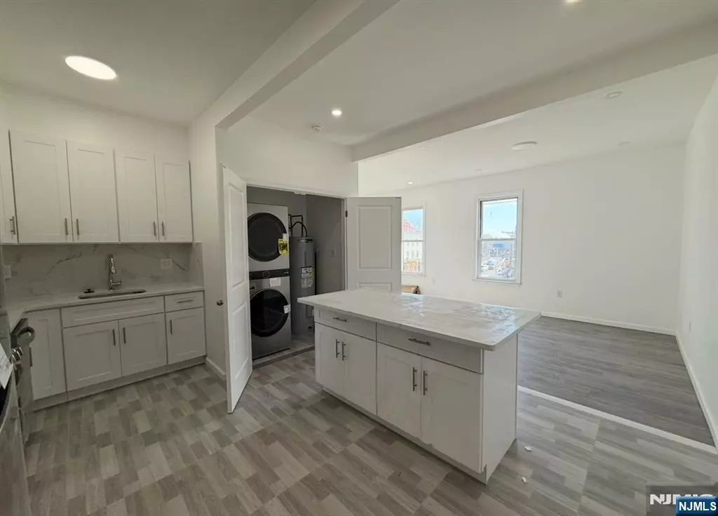 Kearny, NJ 07032,17 Kearny AVE #APT2