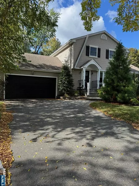 793 Jersey PL, Paramus, NJ 07653