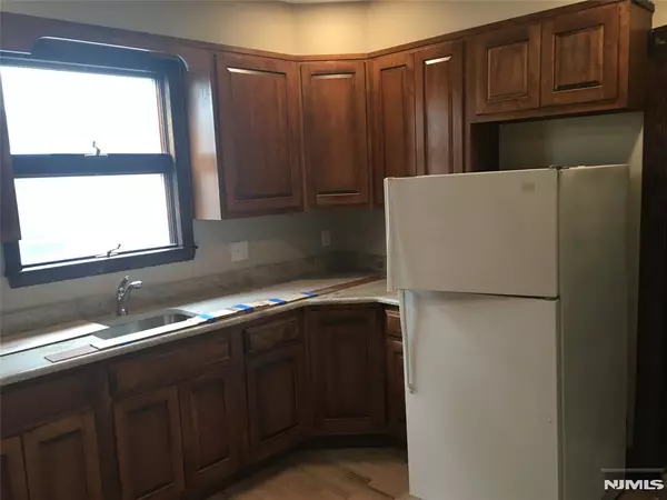 Clifton, NJ 07011,256 E 7th ST #1