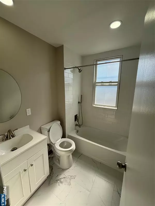 Kearny, NJ 07032,617 Elm ST #8