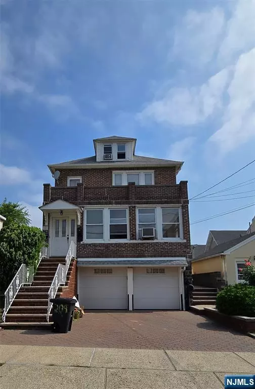 209 Columbus PL #2, Cliffside Park, NJ 07010
