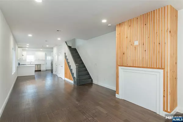 Jersey City, NJ 07306,210 Nunda AVE