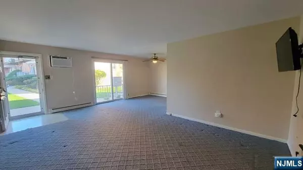 Midland Park, NJ 07432,15 Cottage ST #19 3A