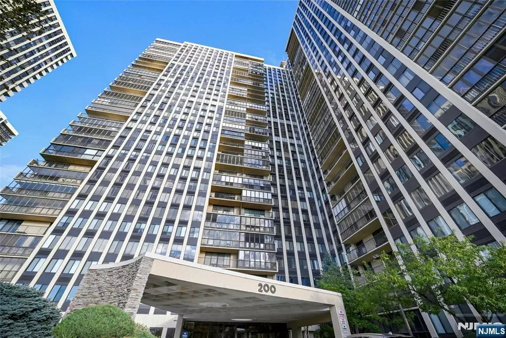 Cliffside Park, NJ 07010,200 Winston DR #1807