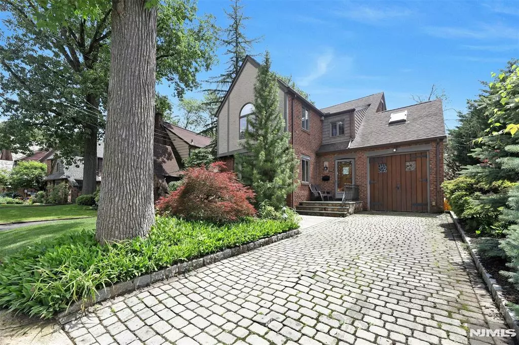 Teaneck, NJ 07666,548 Standish RD