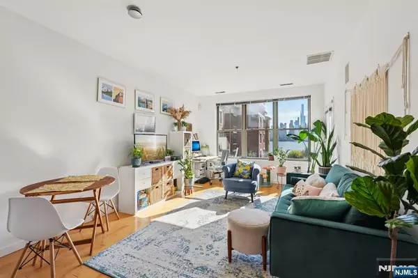 West New York, NJ 07093,26 Ave At Port Imperial #323