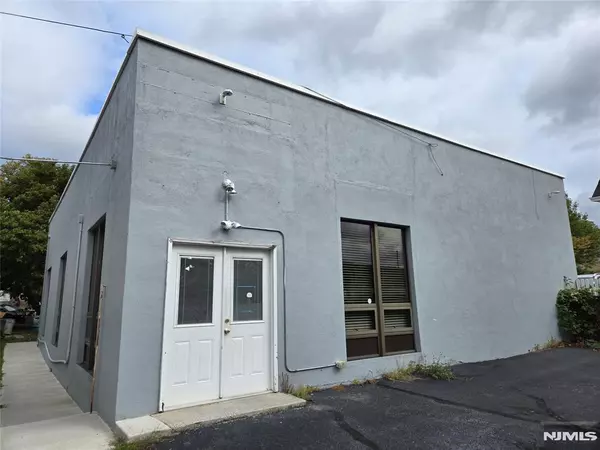 334 Paterson AVE, East Rutherford, NJ 07073