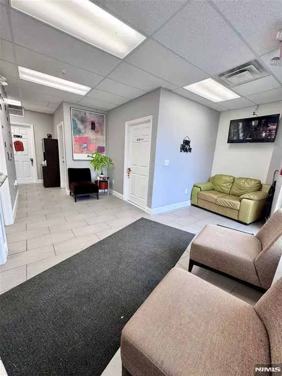 Passaic, NJ 07055,976 Main AVE