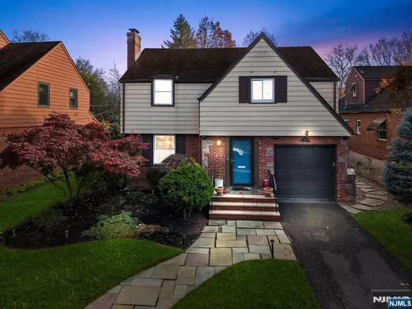 135 Hillcrest AVE, Leonia, NJ 07605