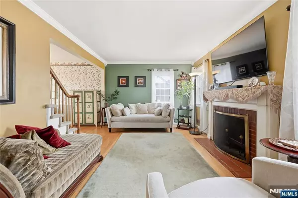 Saddle Brook, NJ 07663,595 Pine AVE