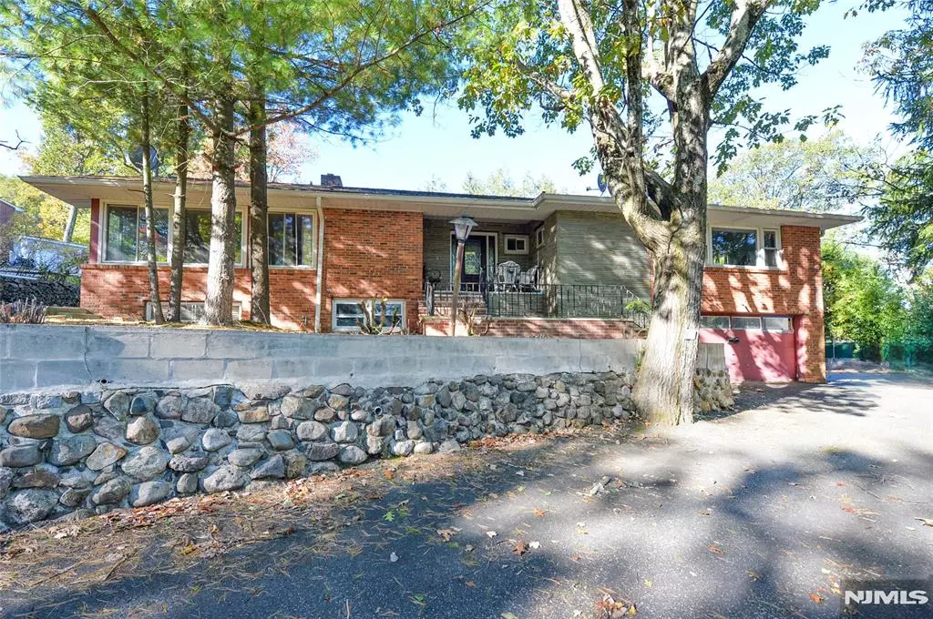 West Orange, NJ 07052,27 Edgemont