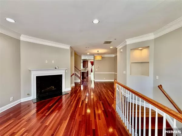 Secaucus, NJ 07094,25 Mallard PL