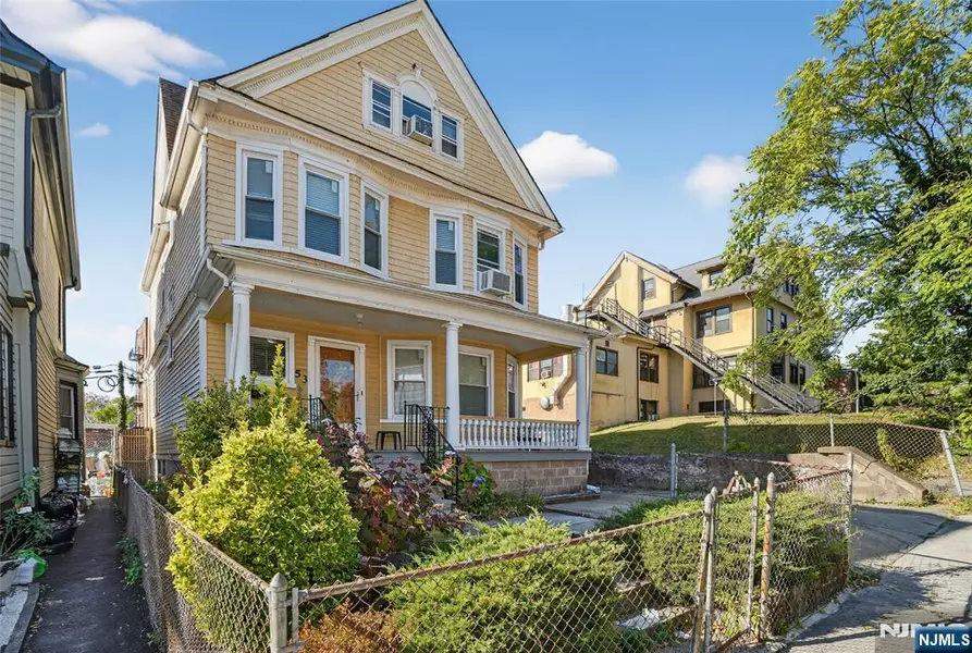 53 Wilcox AVE, East Orange, NJ 07018