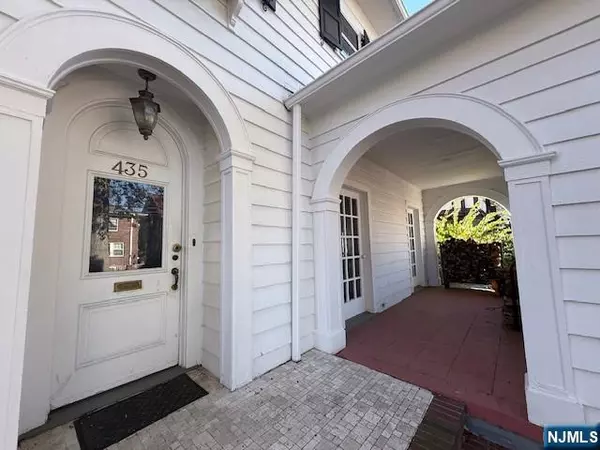 Newark, NJ 07104,437 Ridge ST