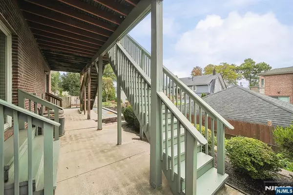 Palisades Park, NJ 07650,110 E Edsall AVE #B