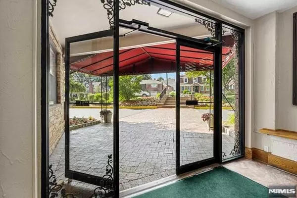 Fort Lee, NJ 07024,1450 Palisade AVE #3M