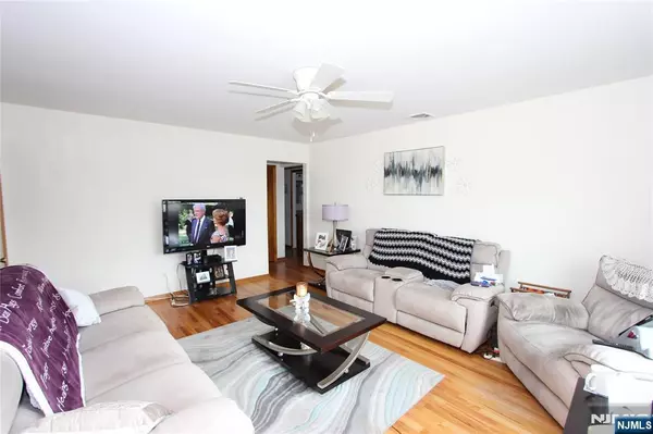 Elmwood Park, NJ 07407,2 Gregory CT #2