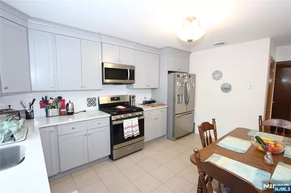 Elmwood Park, NJ 07407,2 Gregory CT #2