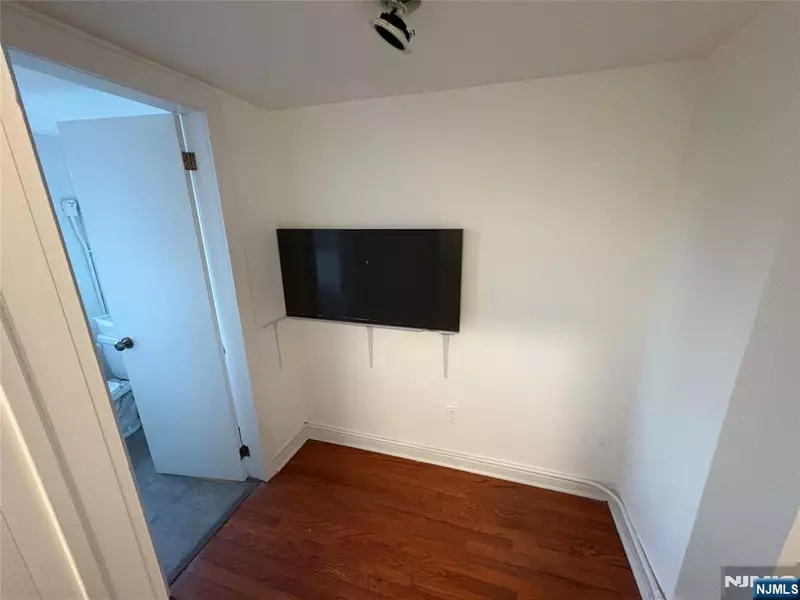 425 Bloomfield, Montclair, NJ 07042