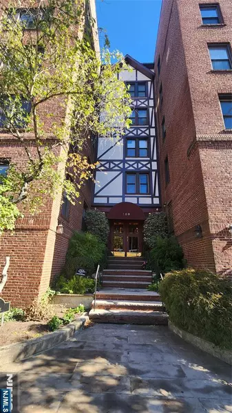 109 Grand AVE #1C, Englewood, NJ 07631