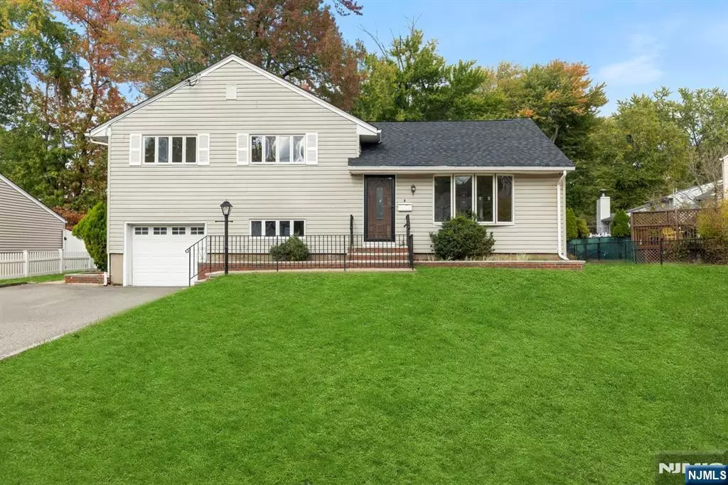 Little Falls, NJ 07424,6 Meadow DR