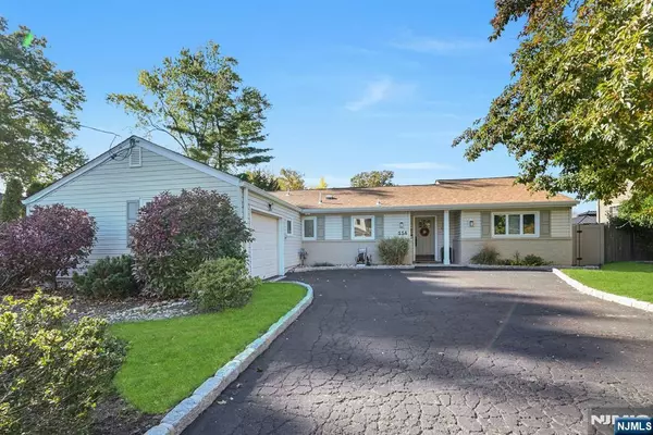 114 Pine DR, Emerson, NJ 07630