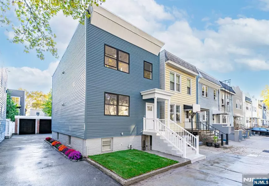 111 Clarke AVE, Jersey City, NJ 07304