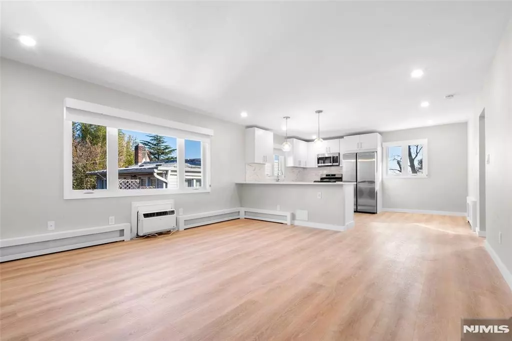 Edgewater, NJ 07020,539 Undercliff AVE #4