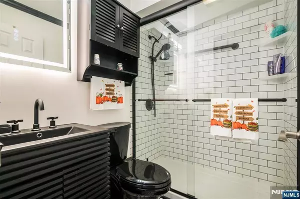 Elmwood Park, NJ 07407,163 Hillman DR