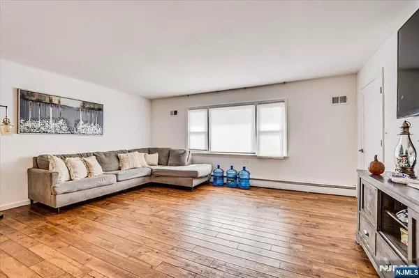 Clifton, NJ 07011,174 Sheridan AVE