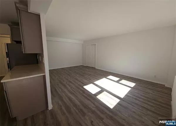 North Bergen, NJ 07047,8800 Boulevard East #4B