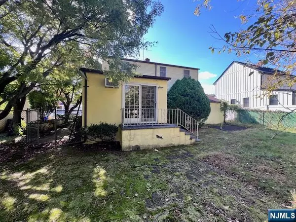 New Milford, NJ 07646,195 River LN