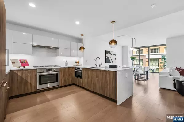 West New York, NJ 07093,9 Ave At Port Imperial #405