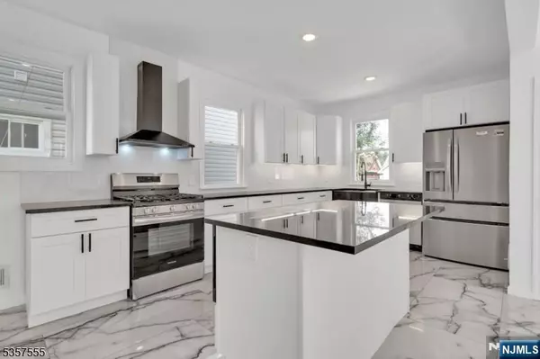 Newark, NJ 07106,32 Palm ST