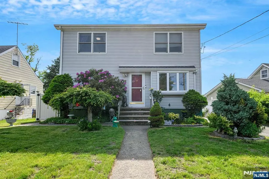 12 Streuli CT, Elmwood Park, NJ 07407