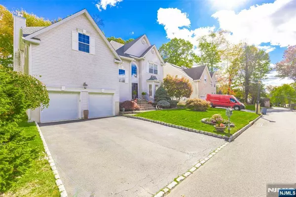 Emerson, NJ 07630,11 Patrick AVE